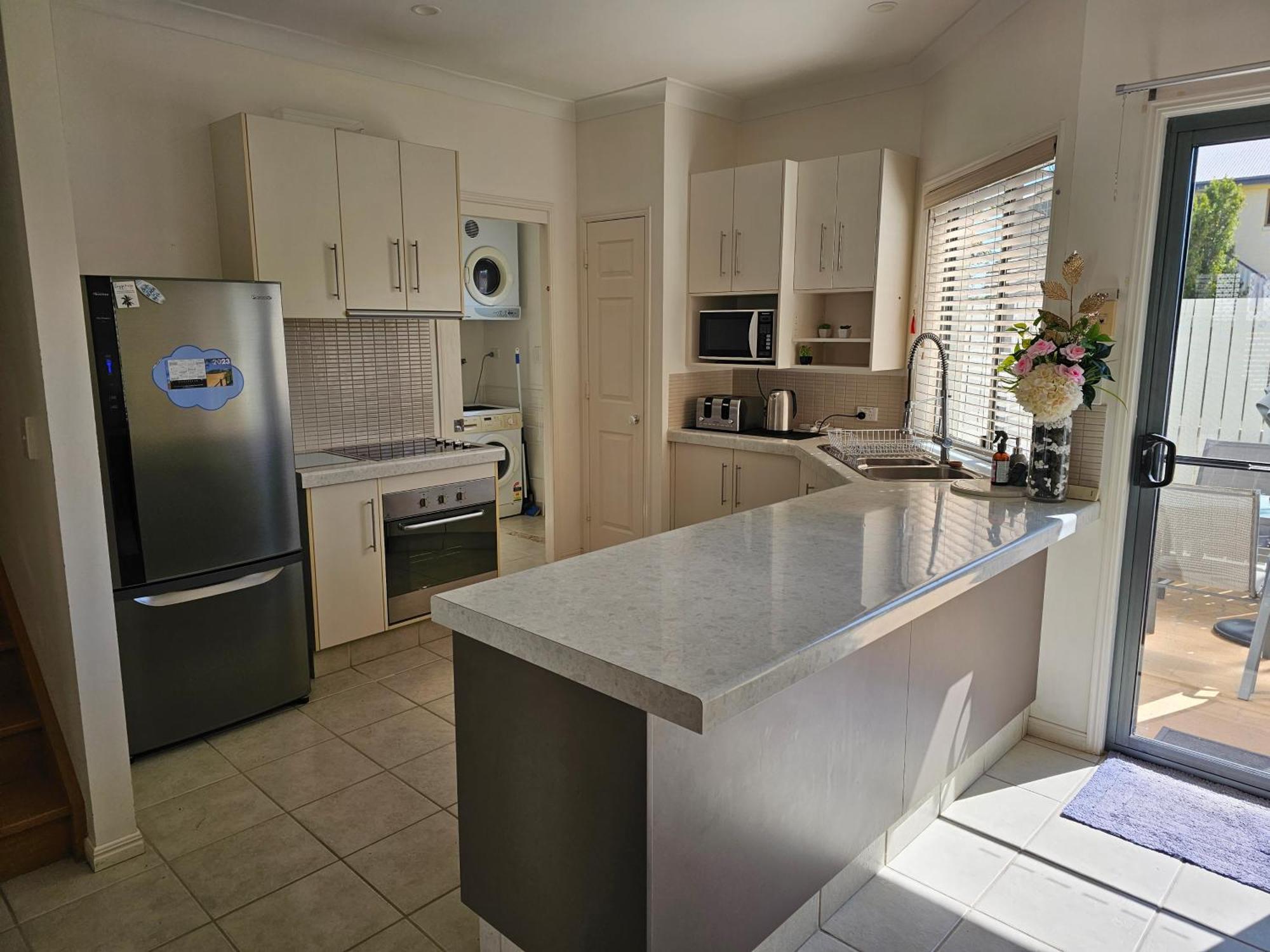 Koola Beach Apartments Bargara Bagian luar foto