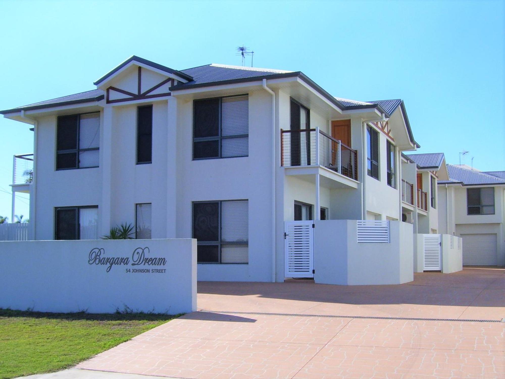 Koola Beach Apartments Bargara Bagian luar foto