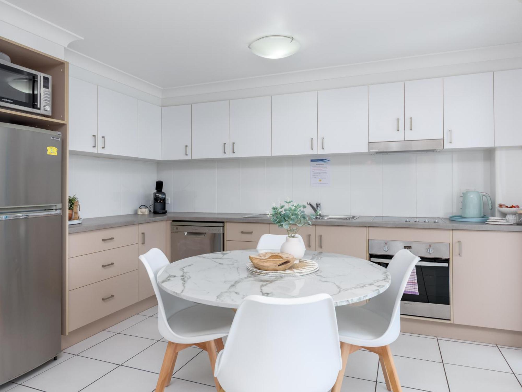 Koola Beach Apartments Bargara Bagian luar foto