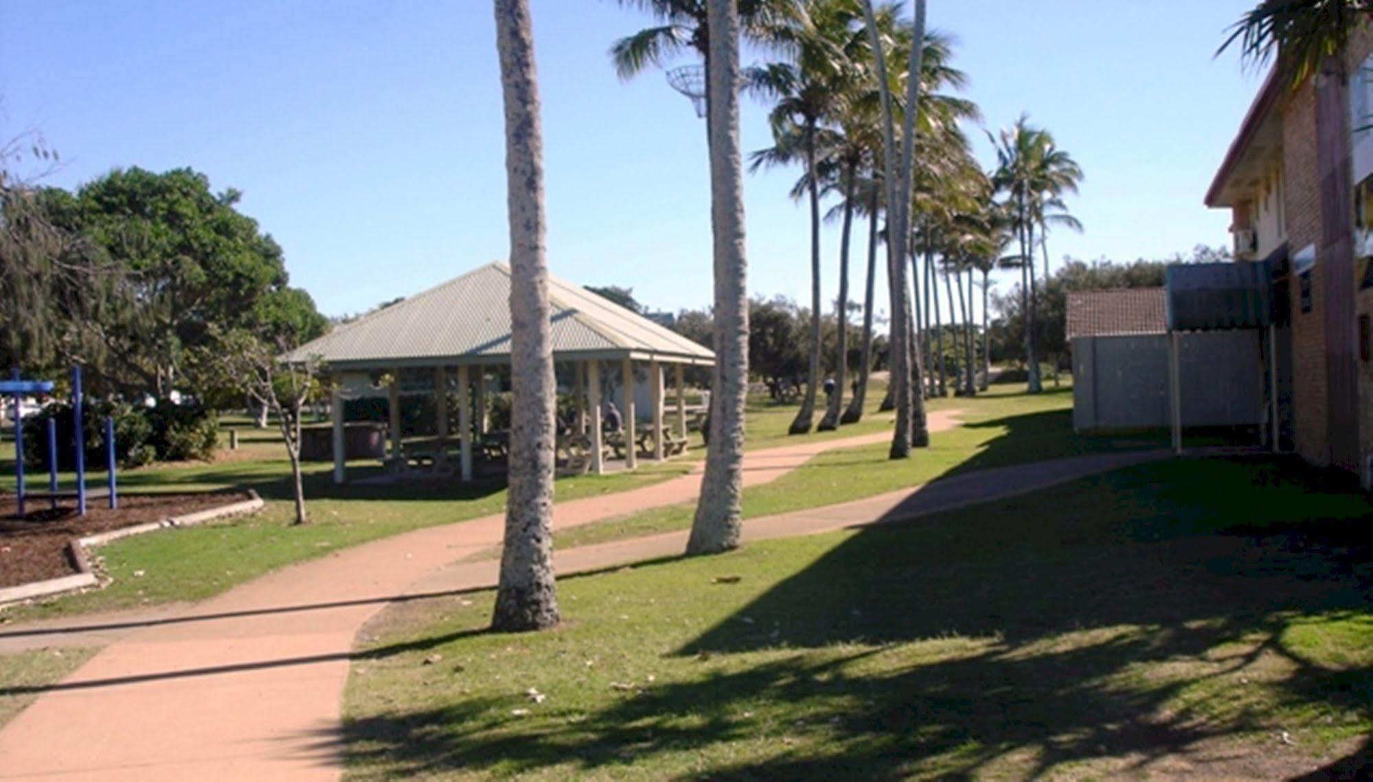 Koola Beach Apartments Bargara Bagian luar foto