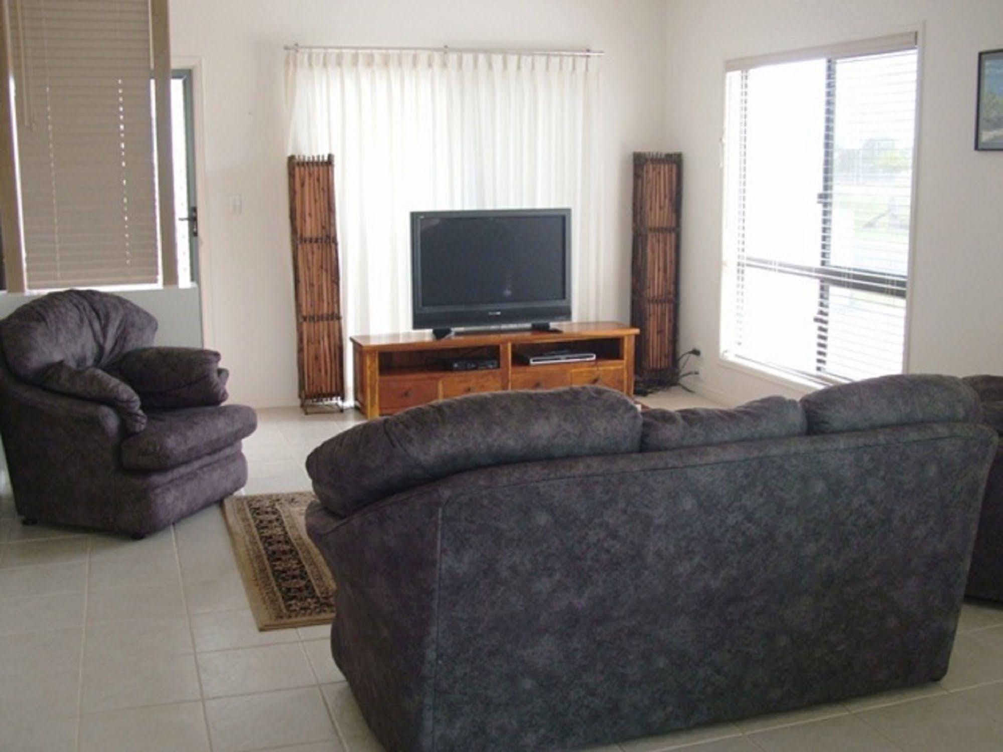 Koola Beach Apartments Bargara Bagian luar foto