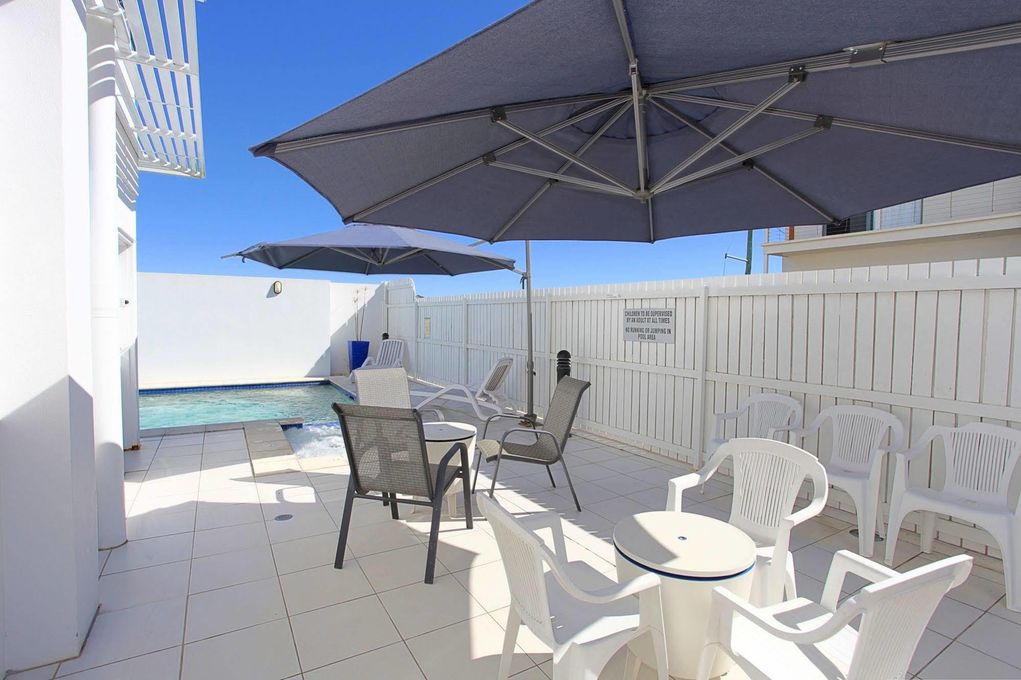 Koola Beach Apartments Bargara Bagian luar foto